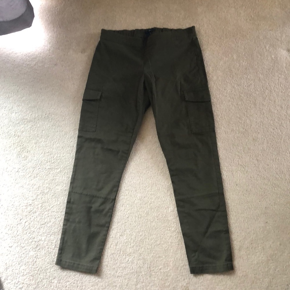 Gap size 6 olive cargo leggings